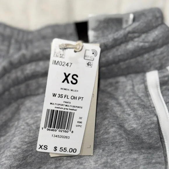 Adidas Women's XS Gray 3 Stripe Fleece Cropped Pants Sweatpants NWT‎ - Picture 2 of 10